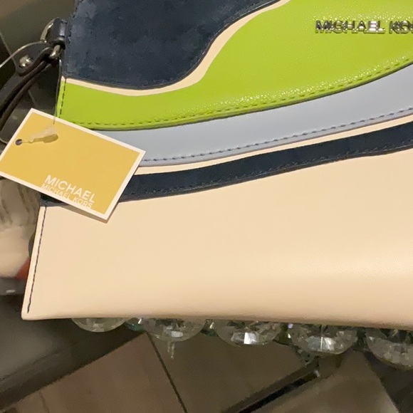 NWT Michael Kors Jet Set Patchwork Wristlet - Picture 6 of 10